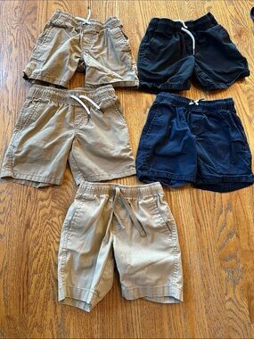 Bundle of Cat & Jack Boys (4pairs) & wonder nation (1 pair) - size xs (4/5)